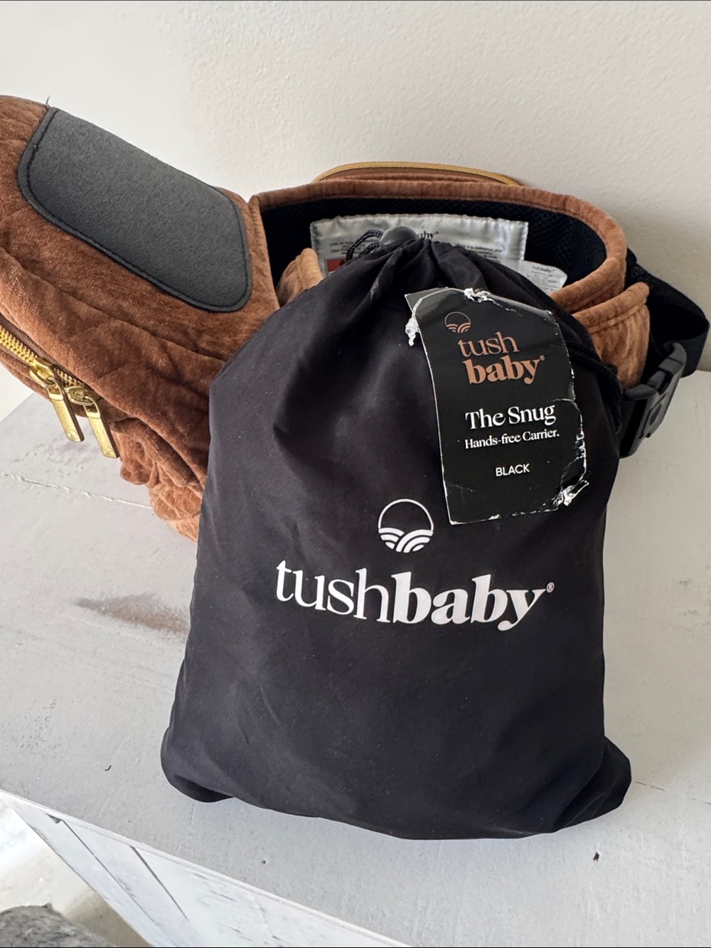 Tushbaby Sable Velvet Hip Carrier with hands free attachment - Picture 6 of 6